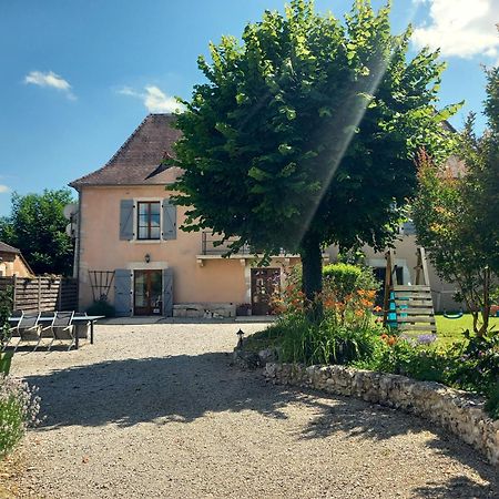 Au Pays De Jacquou : Chambre D'Hotes Et Table D'Hotes Fossemagne Екстериор снимка