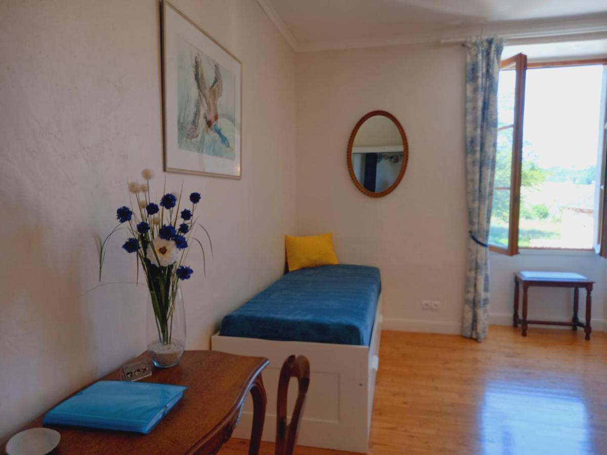 Au Pays De Jacquou : Chambre D'Hotes Et Table D'Hotes Fossemagne Екстериор снимка