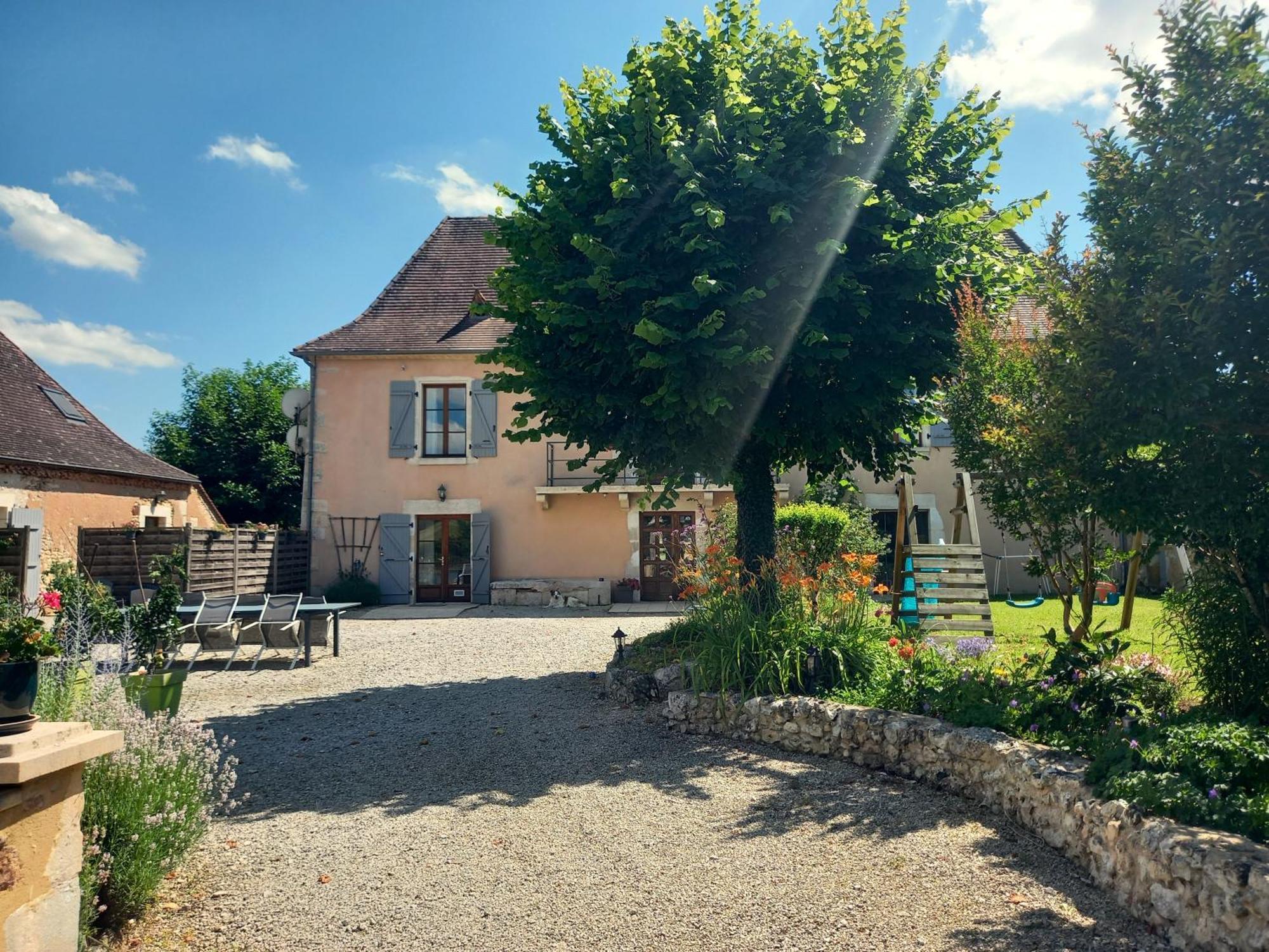 Au Pays De Jacquou : Chambre D'Hotes Et Table D'Hotes Fossemagne Екстериор снимка
